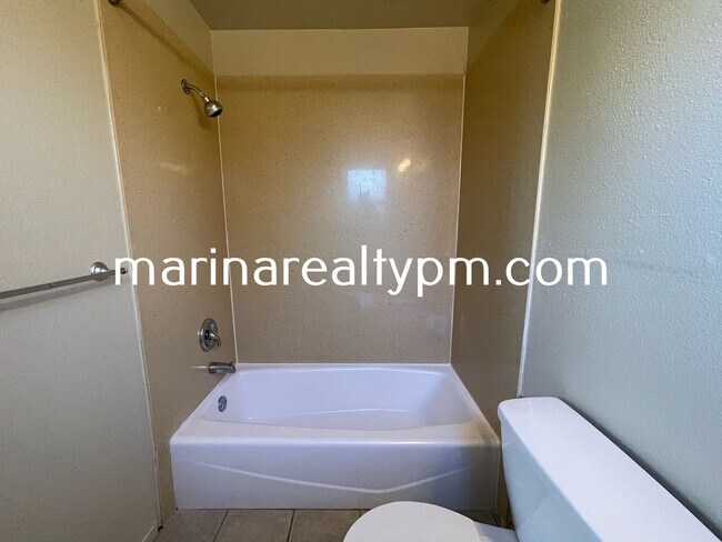 Building Photo - 4 Bedroom 2 Bath Single Family Home