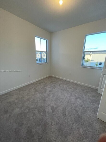 Building Photo - 29111 SW 165th Ave