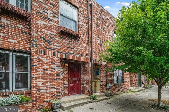 Building Photo - 711 S 18th St