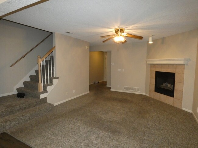 Building Photo - 10615 N Locust Ct