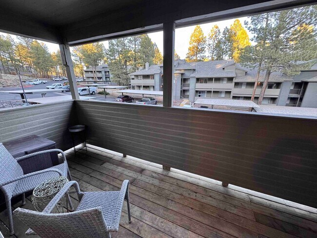 Building Photo - Furnished Moved In Ready 2nd Story End Unit 1bd/!ba At the Arbors