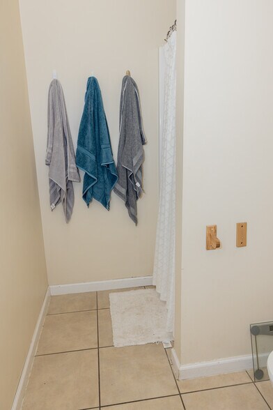 Stall shower - 38 N Court St