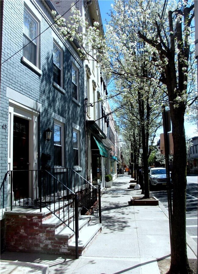 Building Photo - 43 N Broadway