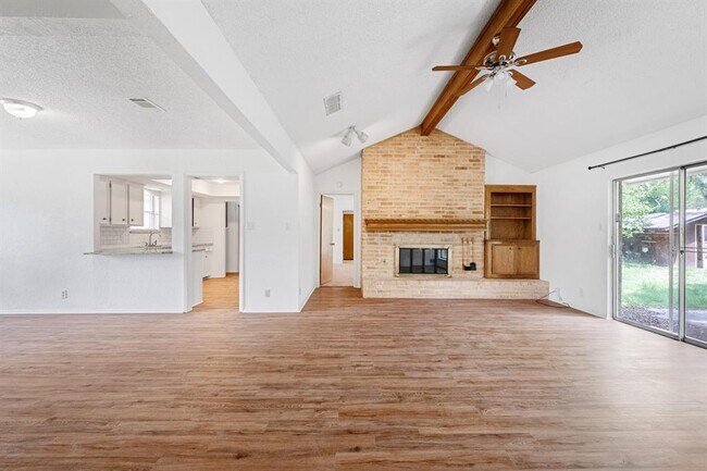 Building Photo - 10604 School House Ln