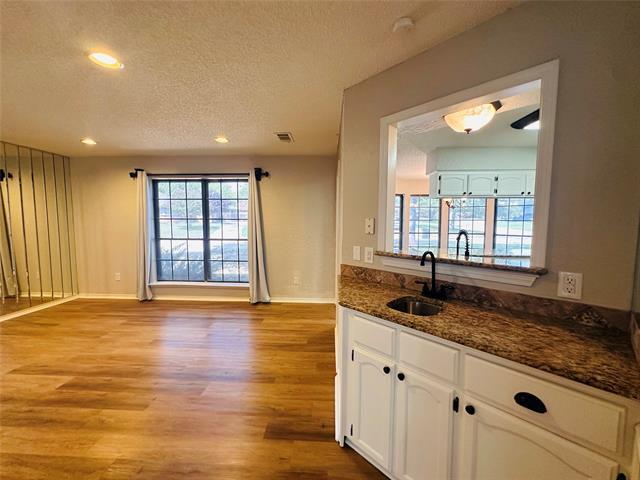 Building Photo - 1403 Meadow Crest Ln
