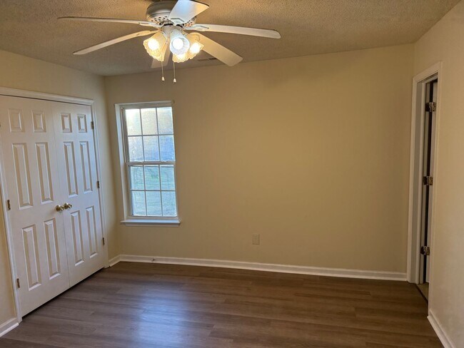 Building Photo - 110 Stallings Ct
