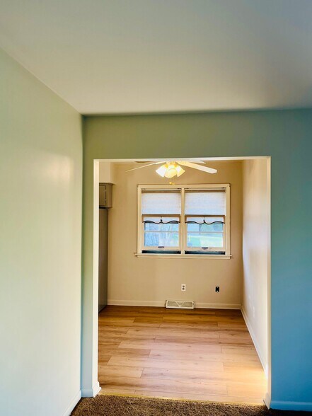 Building Photo - 8406 Parrish Ave