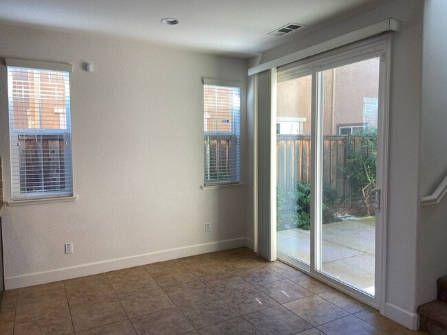 Building Photo - Turnstone Community off Iron Point & Prairie City. 4 Bdrm, 3 Bath - Walk to nature trails, park, ...