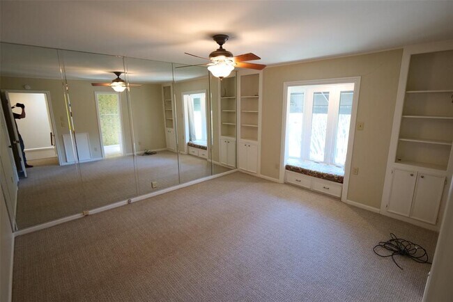 Building Photo - 7620 Del Monte Dr