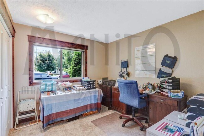 Building Photo - **COMING SOON** Spacious South Hill Rancher