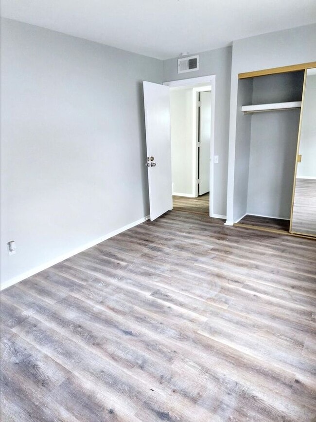 Building Photo - Charming 3-Bedroom Home with Fenced Yard /...