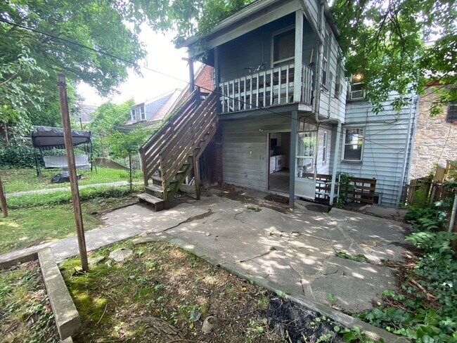 Building Photo - Remodeled one bedroom apartment