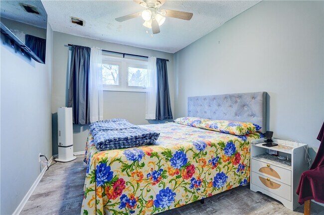 Building Photo - 889 Long Pond Rd