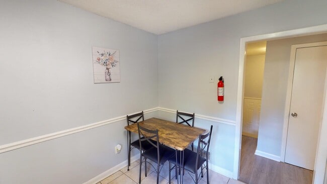Building Photo - 4449 Malibu Dr