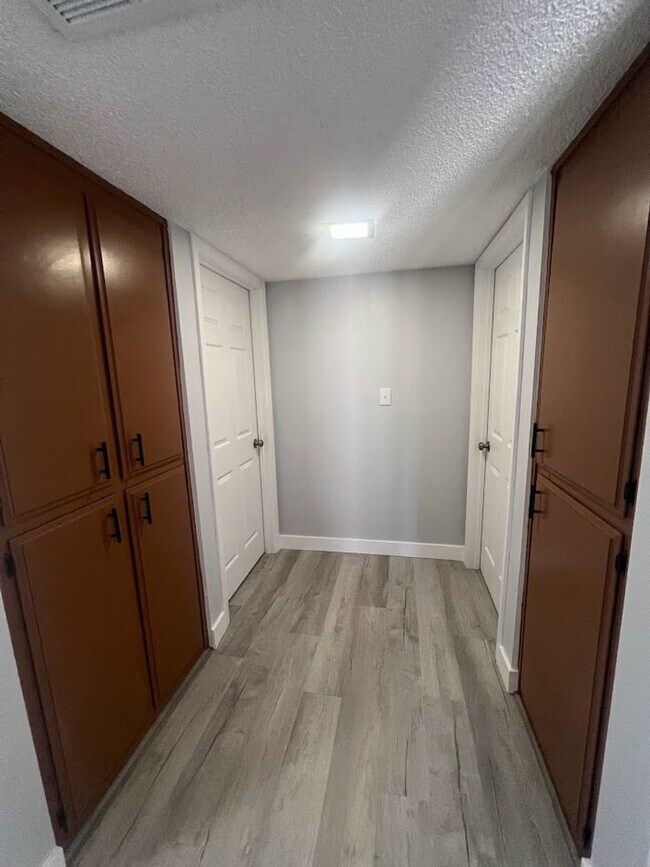 Building Photo - 4416 Parkwood Ct 93309