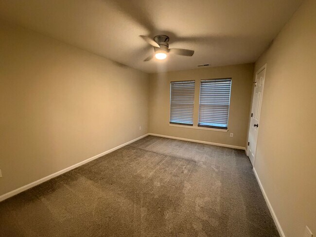 Building Photo - 1325 Horse Shoe Bnd