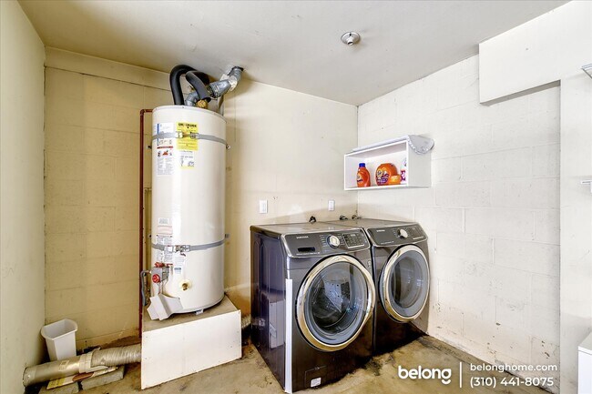 Building Photo - 720 Waterloo St