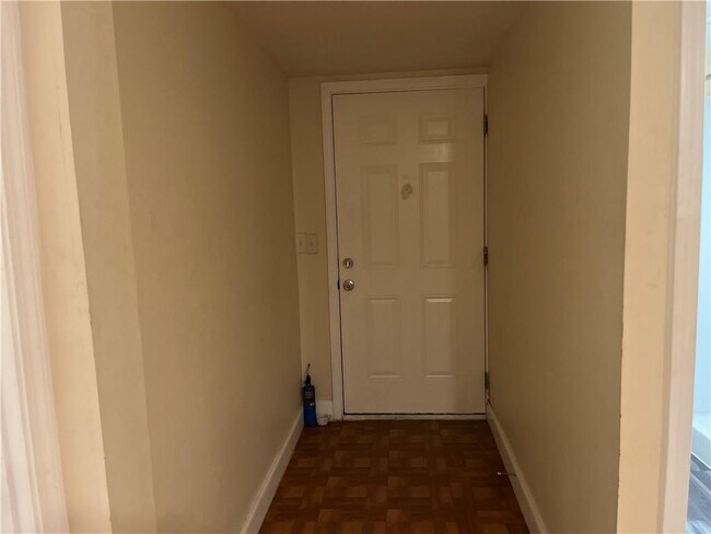 Building Photo - 416 Barbashela Dr
