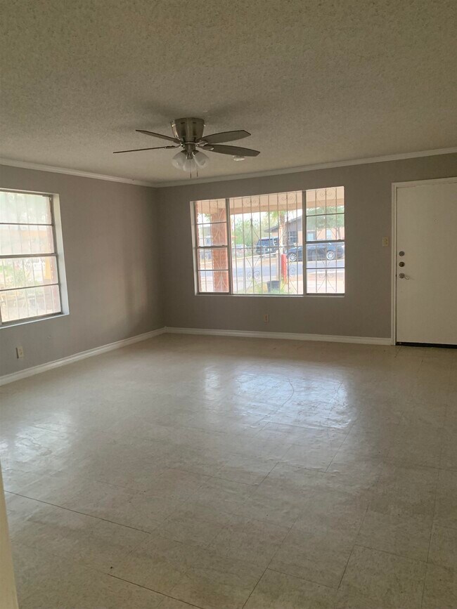 Building Photo - 3413 Pine St