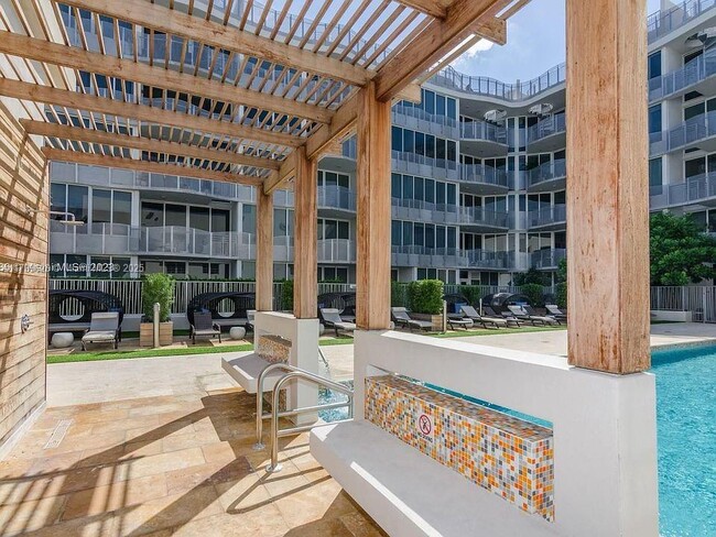 Building Photo - 2155 Washington Ct