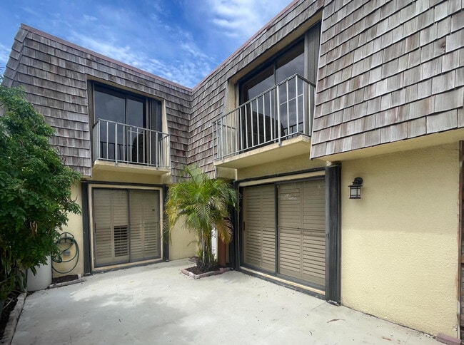 Primary Photo - 65 Lake Arbor Dr