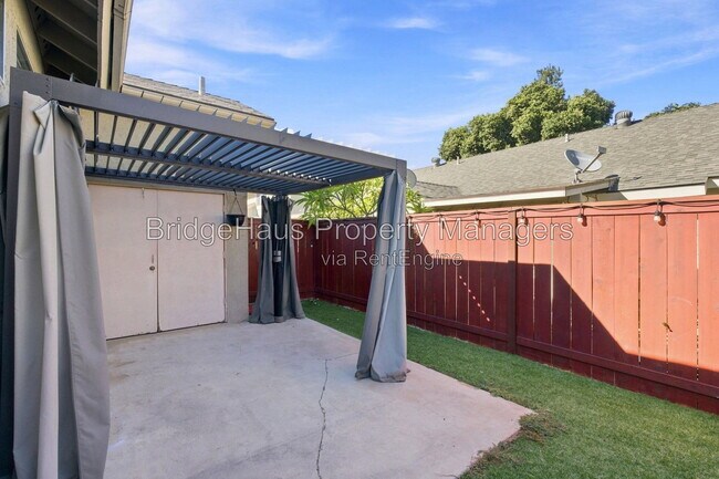 Building Photo - 7328 Tooma St