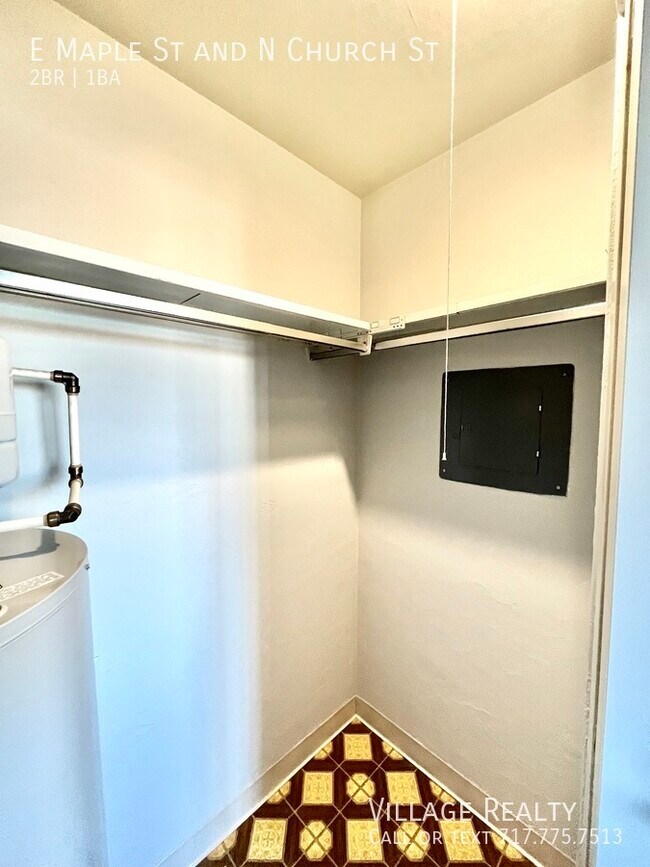 Building Photo - 361 E Maple St