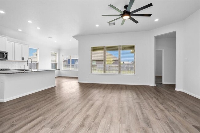 Building Photo - 31411 Raleigh Creek Dr