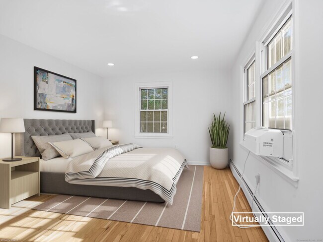 Building Photo - 240 Sunnyridge Ave