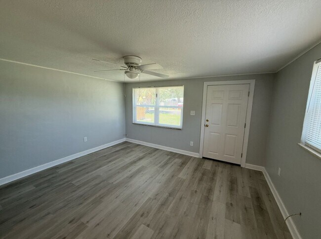 Building Photo - 5904 Kingsview Ln