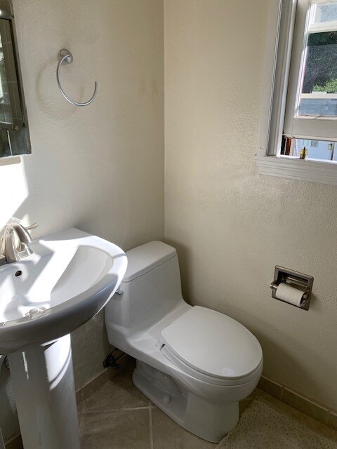 Building Photo - 585 California St