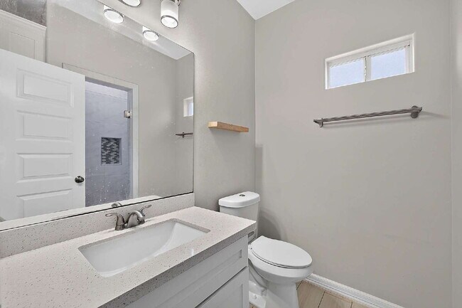Building Photo - 140 Spanish Oak Dr