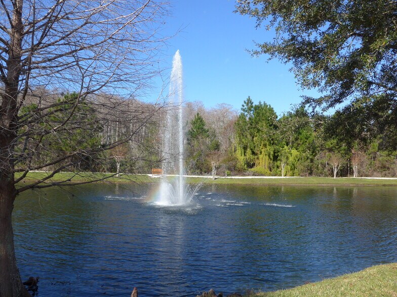 Building Photo - 5451 Vineland Rd