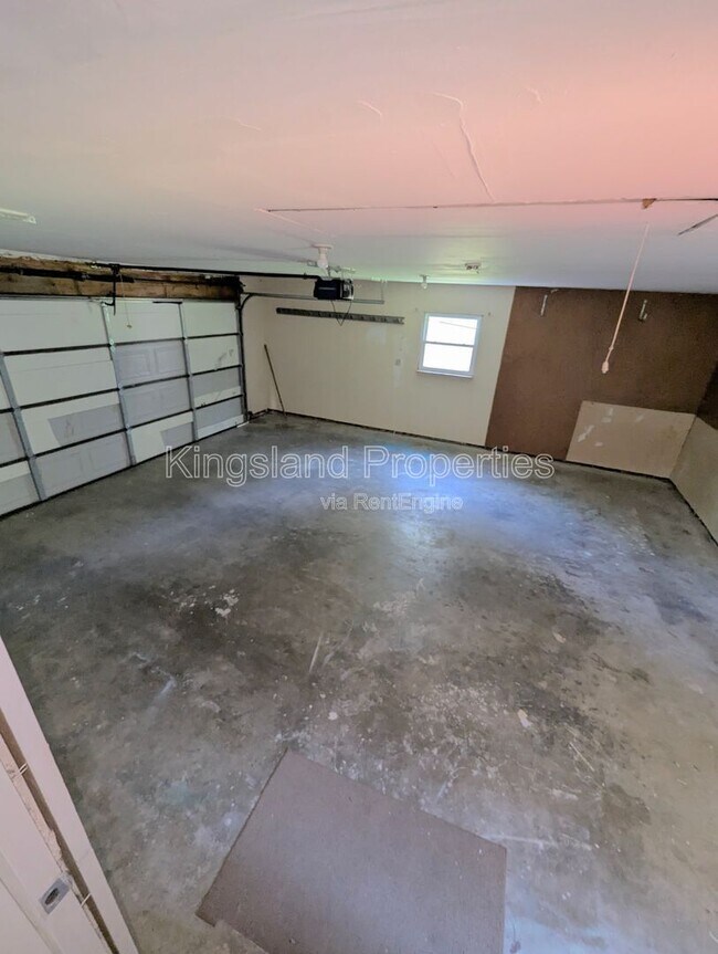 Building Photo - 2217 Wendy Way Dr