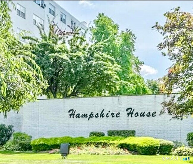 Building Photo - 893 Farmington Ave