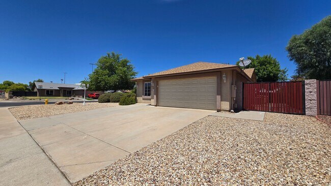 Building Photo - NEAR WESTGATE! Delightful 4bdr Corner Lot ...
