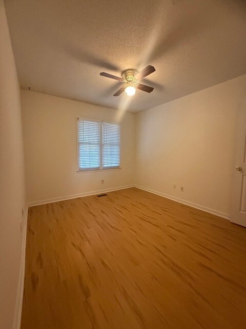 Building Photo - Spacious condo at The Oaks of Avent Ferry!