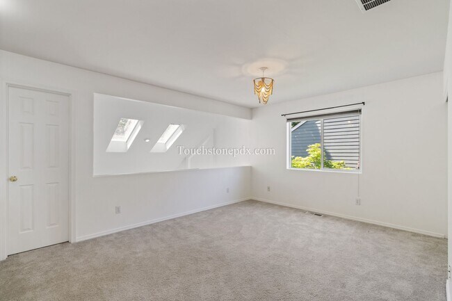 Building Photo - Updated 2 Bed/2 Bath Home in Private Gated Community!