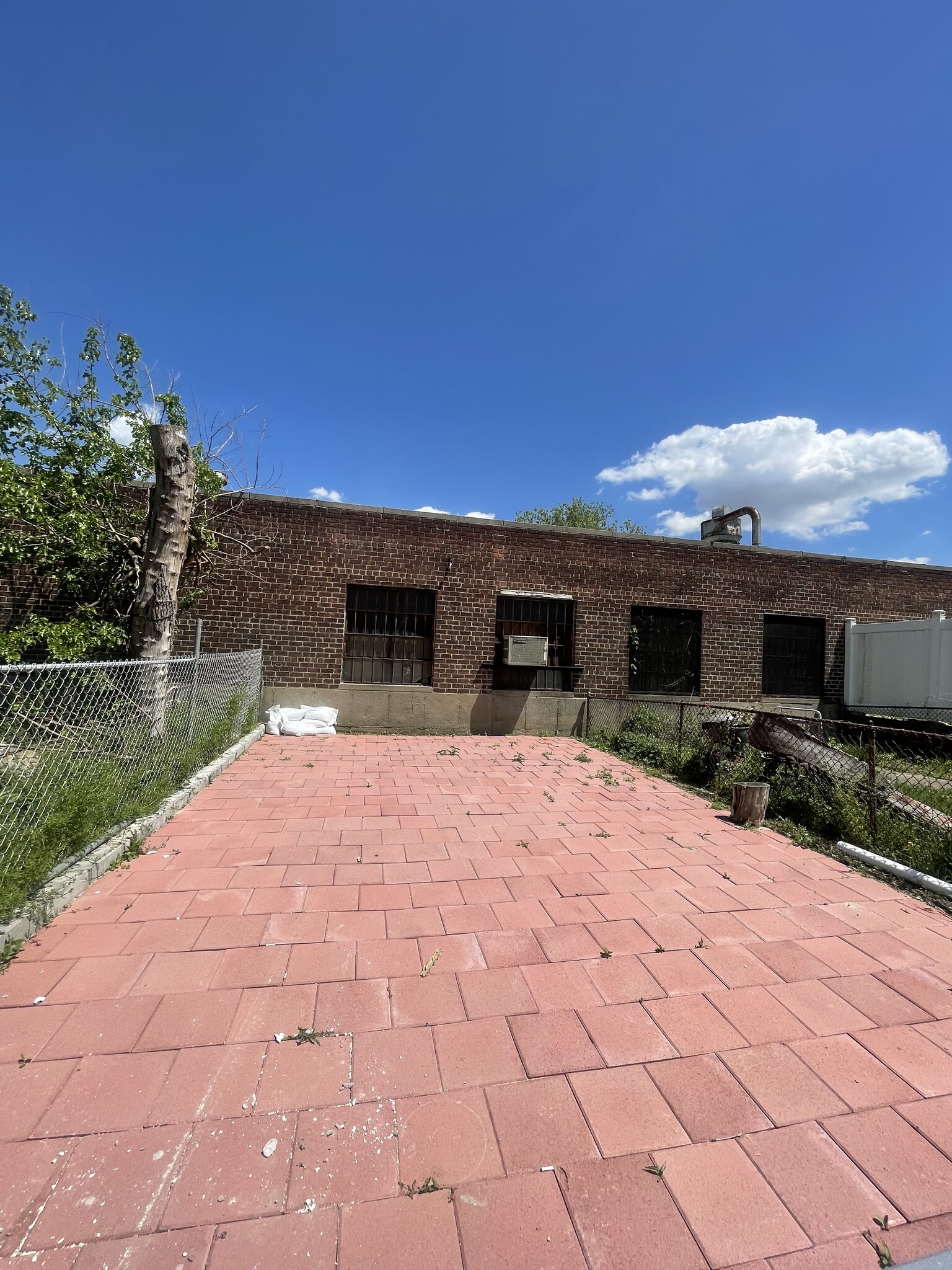 Building Photo - 32-35 61st St