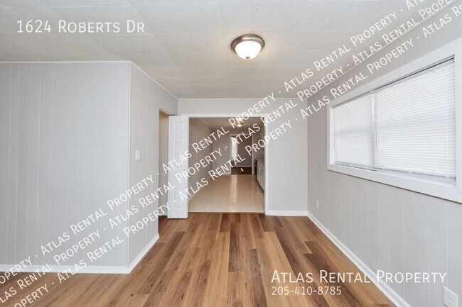 Building Photo - 1624 Roberts Dr