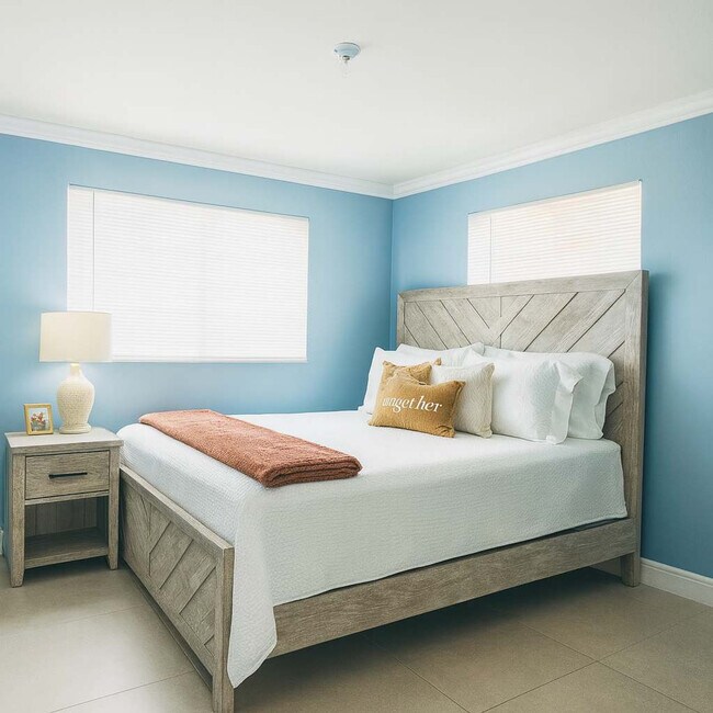 Building Photo - 4211 NE 13th Ave