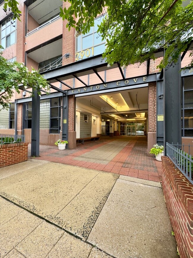 Building Photo - Elegant 2 Bedroom/2.5 Bathroom Apartment with Den, 2 Parking Spaces, and Storage Unit in Canton, ...