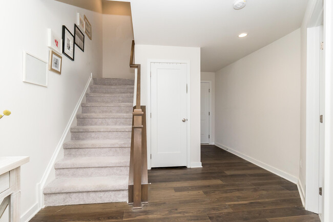 Building Photo - 2865 Rayfield Ave