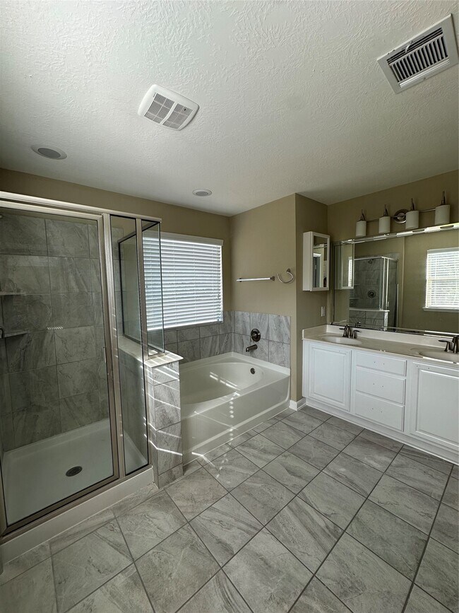 Building Photo - 2606 Riverhollow Ln