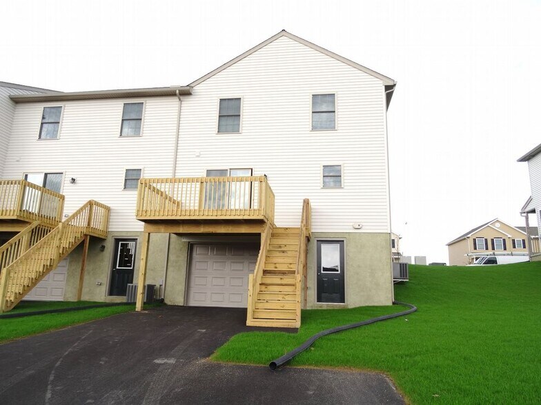 Building Photo - 330 Meadow View Dr