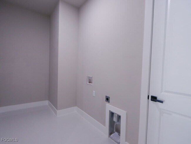 Building Photo - 217 Greenbriar Blvd