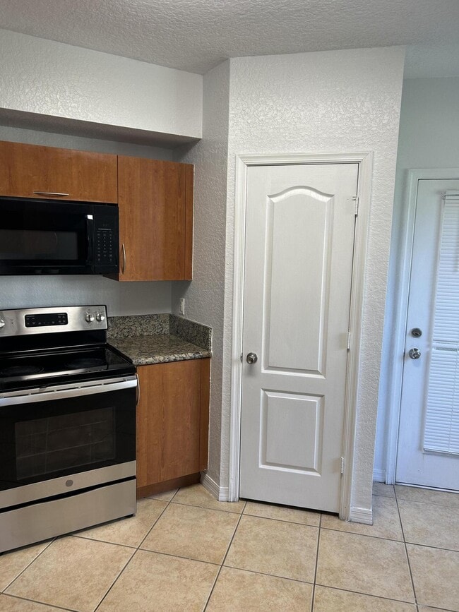 Building Photo - 130 SW Peacock Blvd