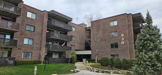 Building Photo - 930 Taylor Dr
