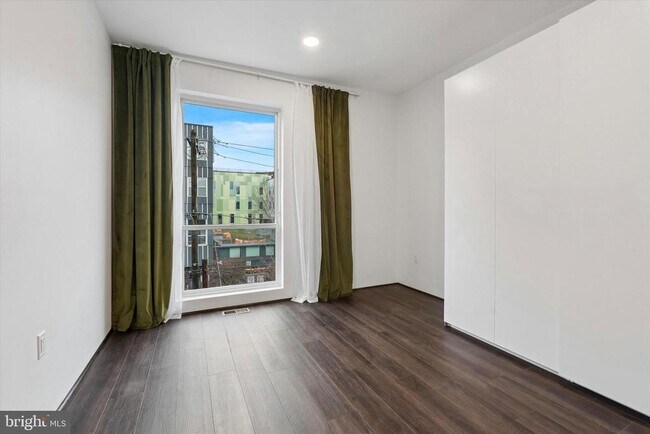 Building Photo - 1911 N 9th St