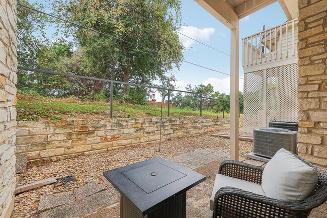 Building Photo - 2201 Lakeway Blvd